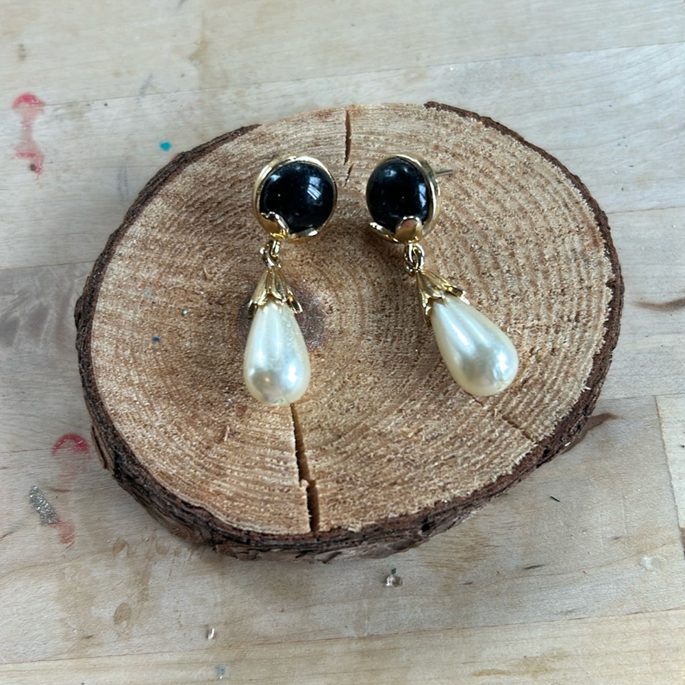 Vintage black and white dangle earrings
